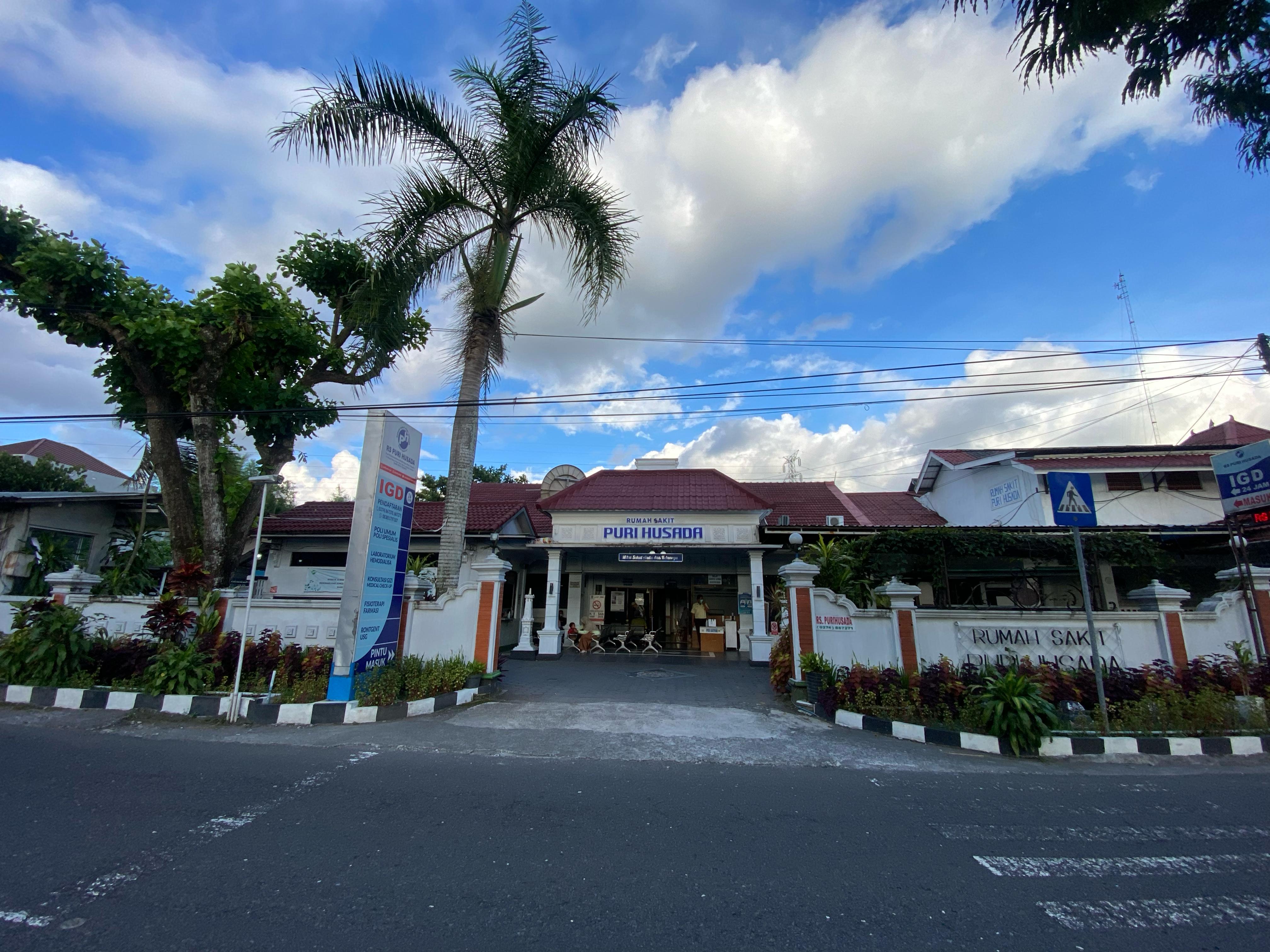 Gedung Utama & Area Lobby RS Puri Husada